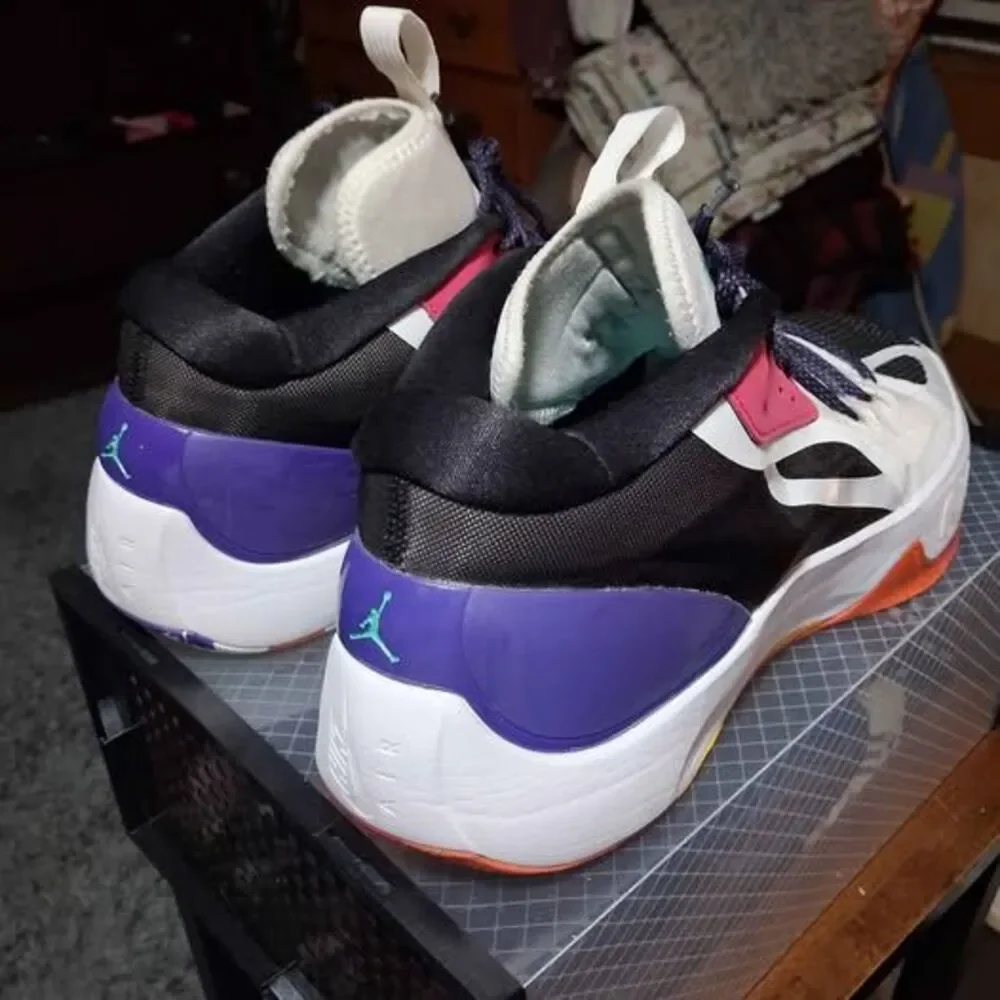 Jordan. Like new! Size 12